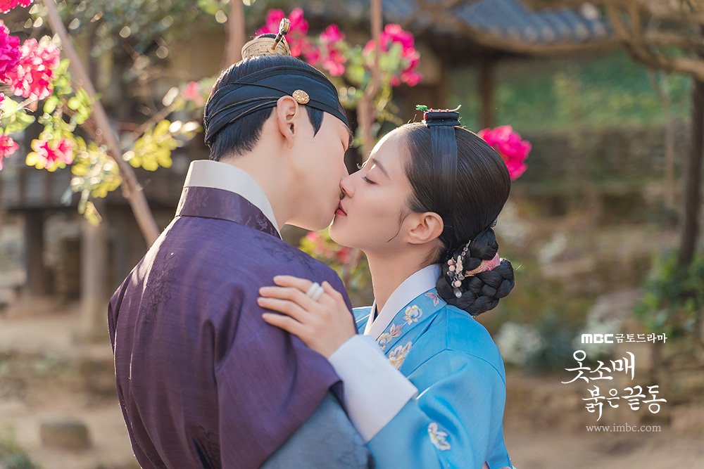 The Red Sleeve Korean drama Lee Jun-ho Lee Se-young historical romance King Jeongjo MBC